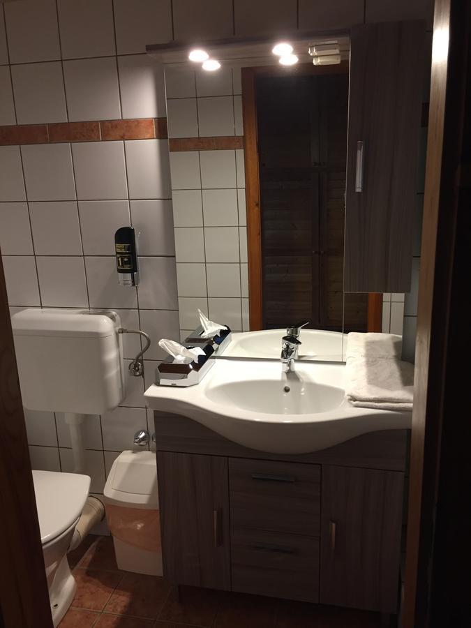 Kantar Fogado Es Etterem Vitnyéd Exteriör bild